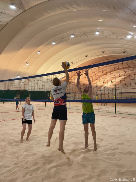 А вы знаете, что в СофтБаланс есть волейбольная команда?