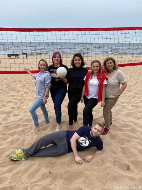 Прогноз погоды обещает жару, а значит пора провести время с коллегами на природе!