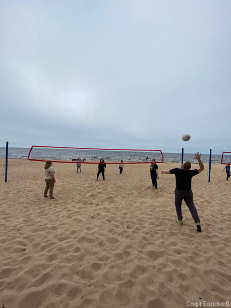 Прогноз погоды обещает жару, а значит пора провести время с коллегами на природе!