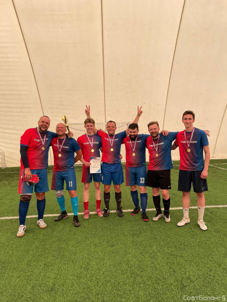 Давно у нас не было товарищеских футбольных матчей.