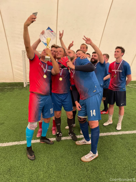 Давно у нас не было товарищеских футбольных матчей.