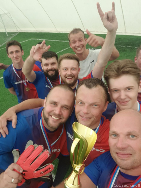 Давно у нас не было товарищеских футбольных матчей.