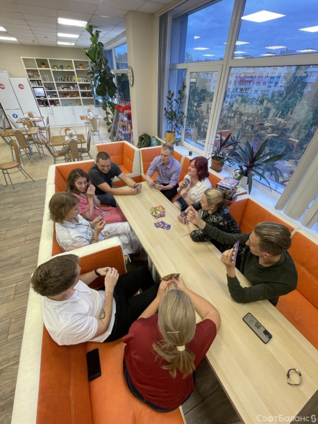 В прошлую пятницу мы вновь собрались после рабочего дня