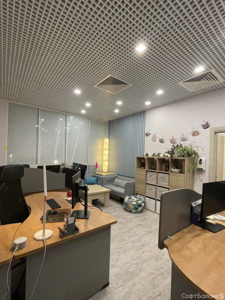 Внутри офиса