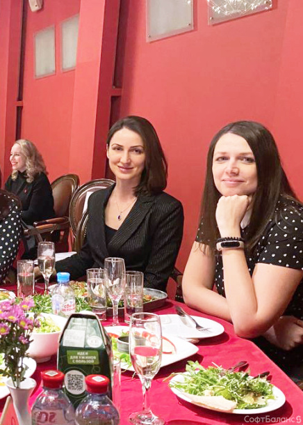 Поздравление девушек СофтБаланс